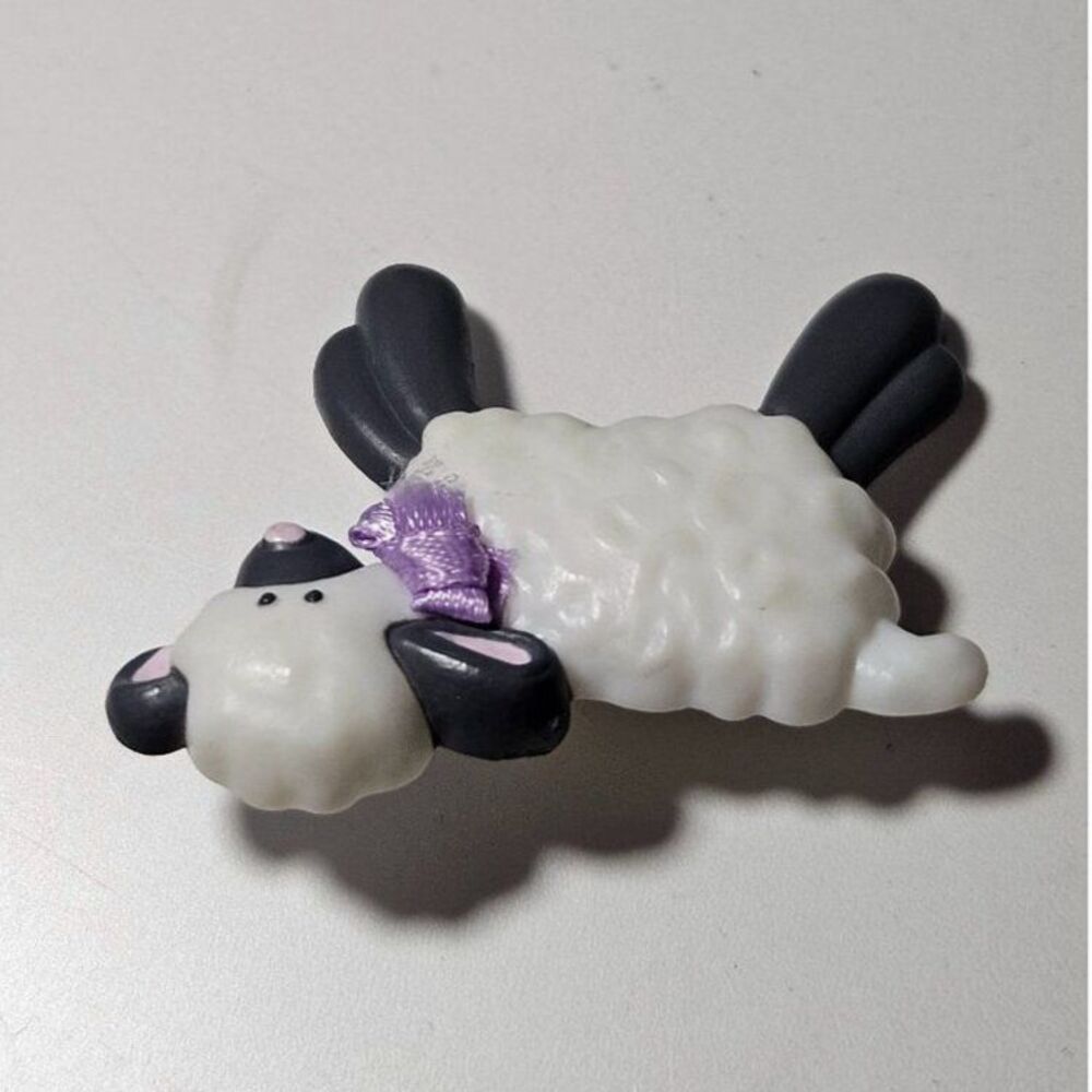 Hallmark white sheep brooch - Picture 9 of 10